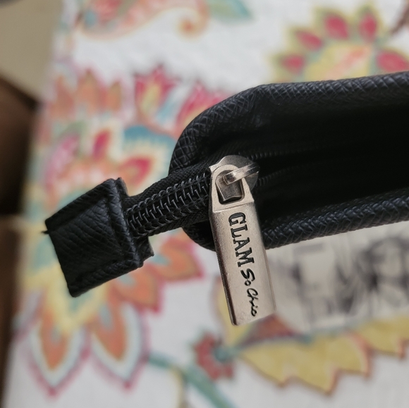 Glam So Chic Bag- NYC Fashion - Picture 4 of 4